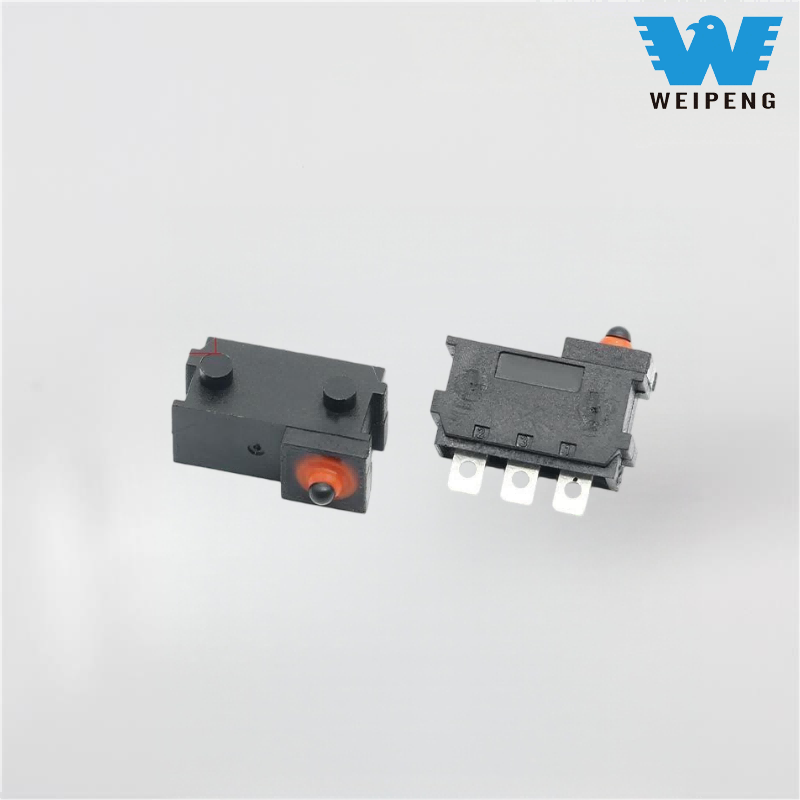 Заклучување на вратата на автомобилот и микро прекинувач на хаубата